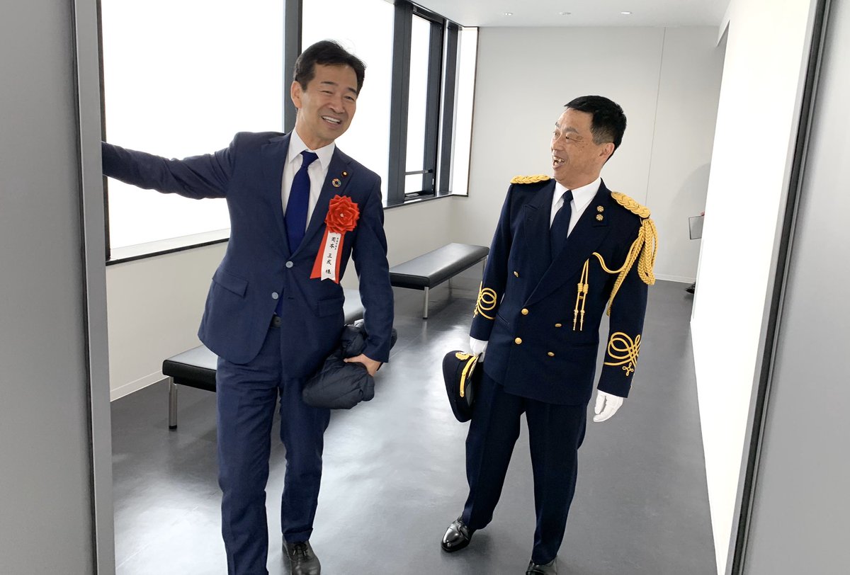 大松あきら 東京都北区 Ar Twitter 東京消防庁 の赤羽消防署新庁舎の落成式が行われ 衆院議員の岡本三成氏とともに出席しました 式典の後 署内を内覧し 消防総監の安藤俊雄氏 赤羽署長の唐澤学氏 都議会の橘正剛副議長と記念撮影しました 大松あきら 東京都北区 Ar Twitter 東京消防庁 の赤羽消防署新庁舎の落成式が行われ 衆院議員の岡本三成氏とともに出席しました 式典の後 署内を内覧し 消防総監の安藤俊雄氏 赤羽署長の唐澤学氏 都議会の橘正剛副議長と記念撮影しました