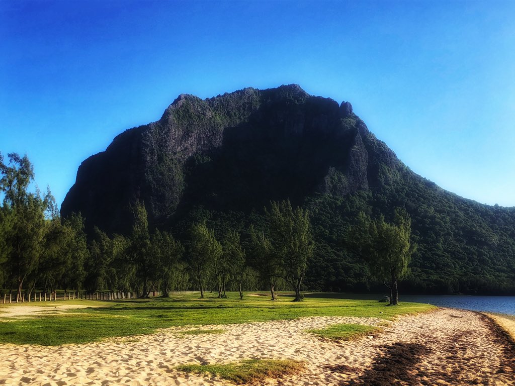 mauritiusza's tweet image. Good morning from #Mauritius! Today’s weather forecast? #Sunny and 32 degrees. Wouldn’t you #RatherbeinMauritius right now?