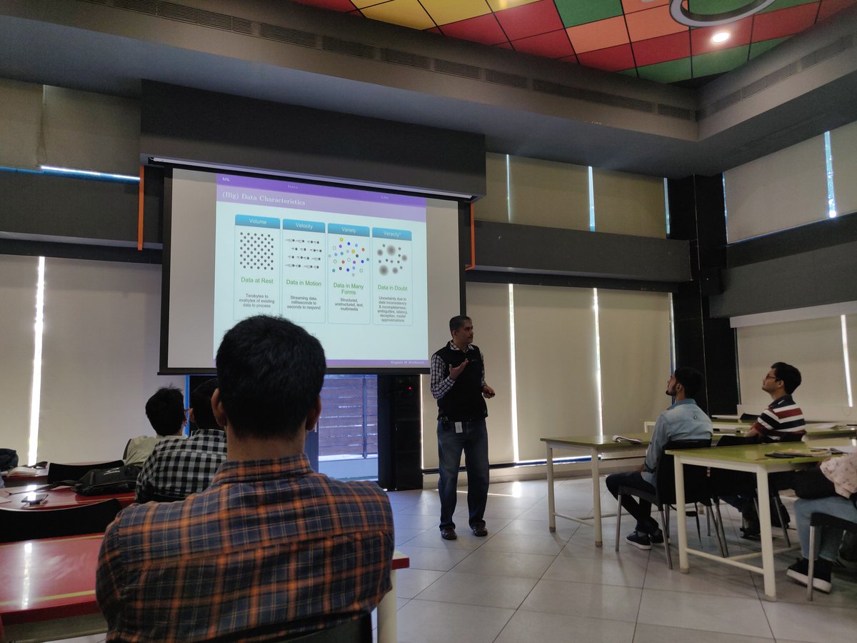 tfug_pune's tweet photo. @yogeshhkulkarni kicking off first TFUG Pune meetup! Attendees are keen on understanding basics! Thanks @icertis for sponsoring a venue! https://t.co/NbtA0MGMd2