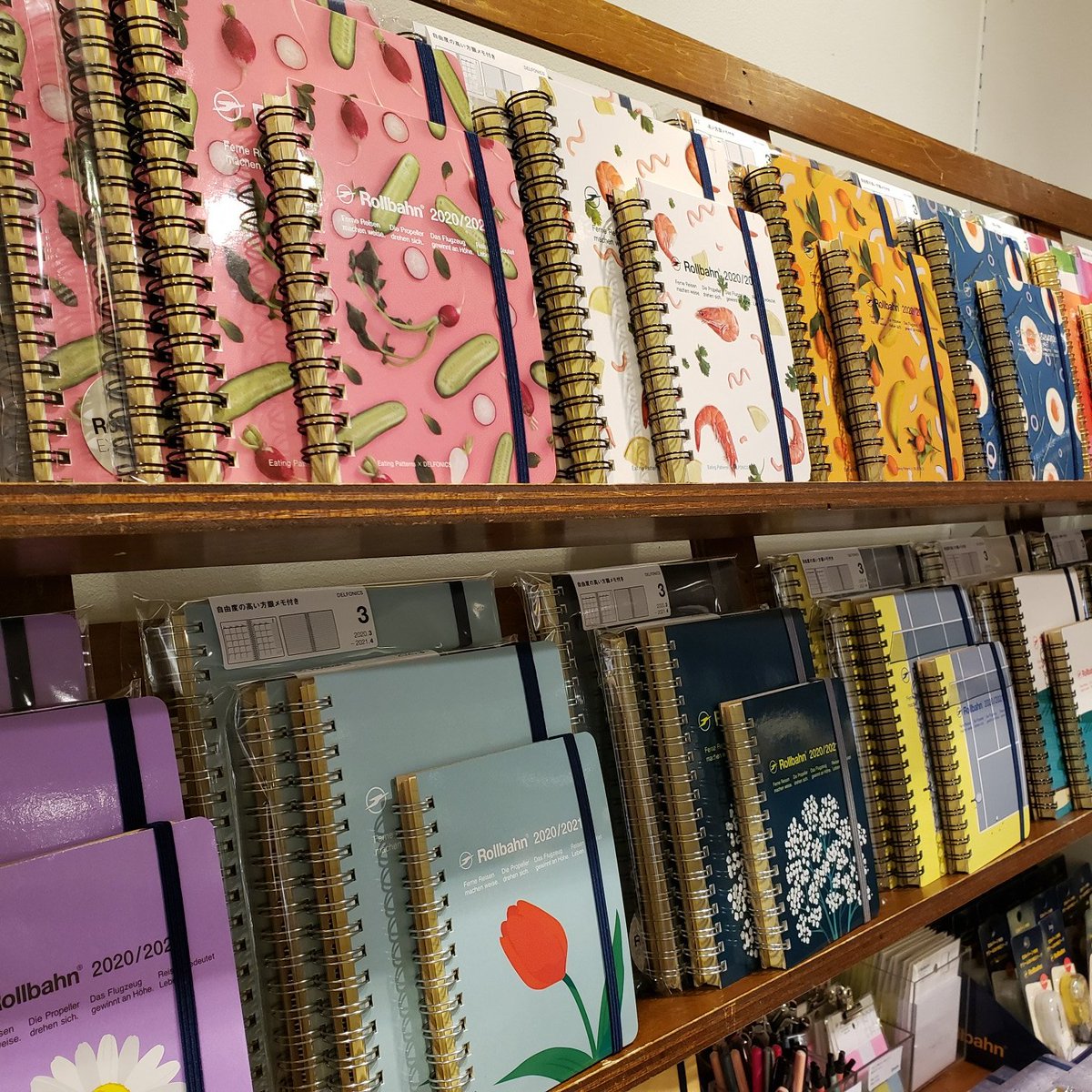 スミス アトレ恵比寿 年3月始まりのダイアリーが入荷しています 花柄やスポーツ柄などのロルバーン 定番のリネンやポケットシリーズなど様々な柄を取り揃えています ぜひ店頭でご覧ください Rollbahn ロルバーン ダイアリー スミス アトレ