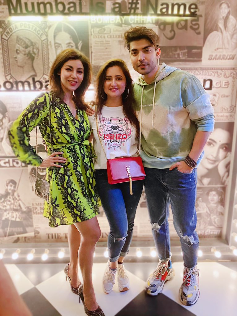 TheRashamiDesai's tweet photo. These two 😍🌹
Happy birthday @gurruchoudhary more love, more power to you!! 🤗
@imdebina https://t.co/zuMGaLgFRf