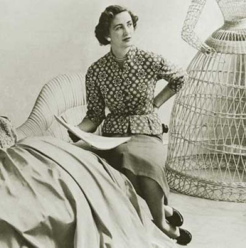 Sybil Connolly 1921-98. Raised Waterford. 1st woman to run Irish-based fashion house (Dublin)! Haute couture from Irish textiles (finely pleated linen, wools, lace). Employed c 100 women who made lace & knitwear for her designs! Jacqueline Kennedy a client! 1953 Life magazine!