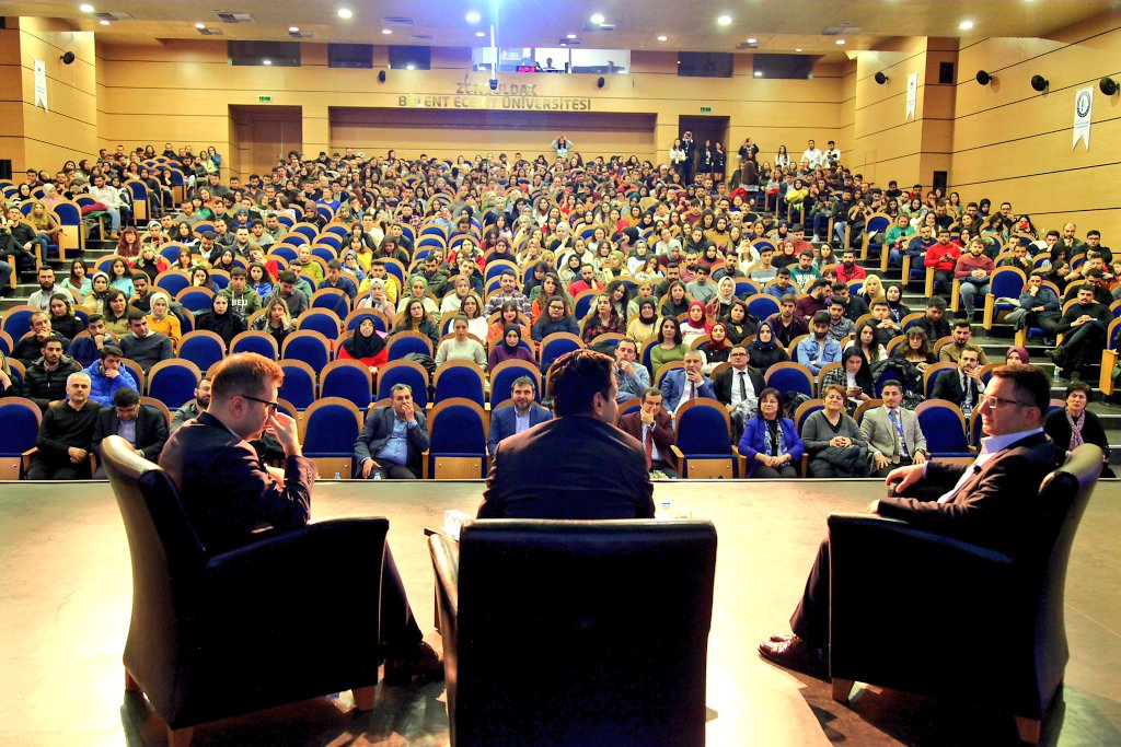 beunedutr's tweet photo. #Ekofin2020 öğrencilerimizin yoğun katılımıyla Sezai Karakoç Konferans Salonu'nda başladı.
#zonguldakbeü https://t.co/zCX1B9sdox
