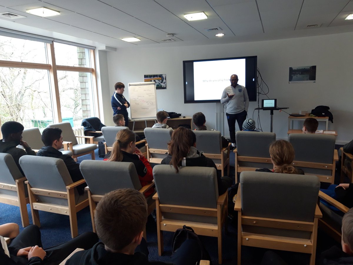 SurreyFA_YF's tweet image. 📢 Our first coaching workshop with 18 is young leaders is underway at @RoyalHolloway! 

We start off with our @surrey_ccd, Pete Augustine asking the group about why they play football and what makes a good coach? ⚽️

#ThisIsSurreyFootball #YoungLeaders