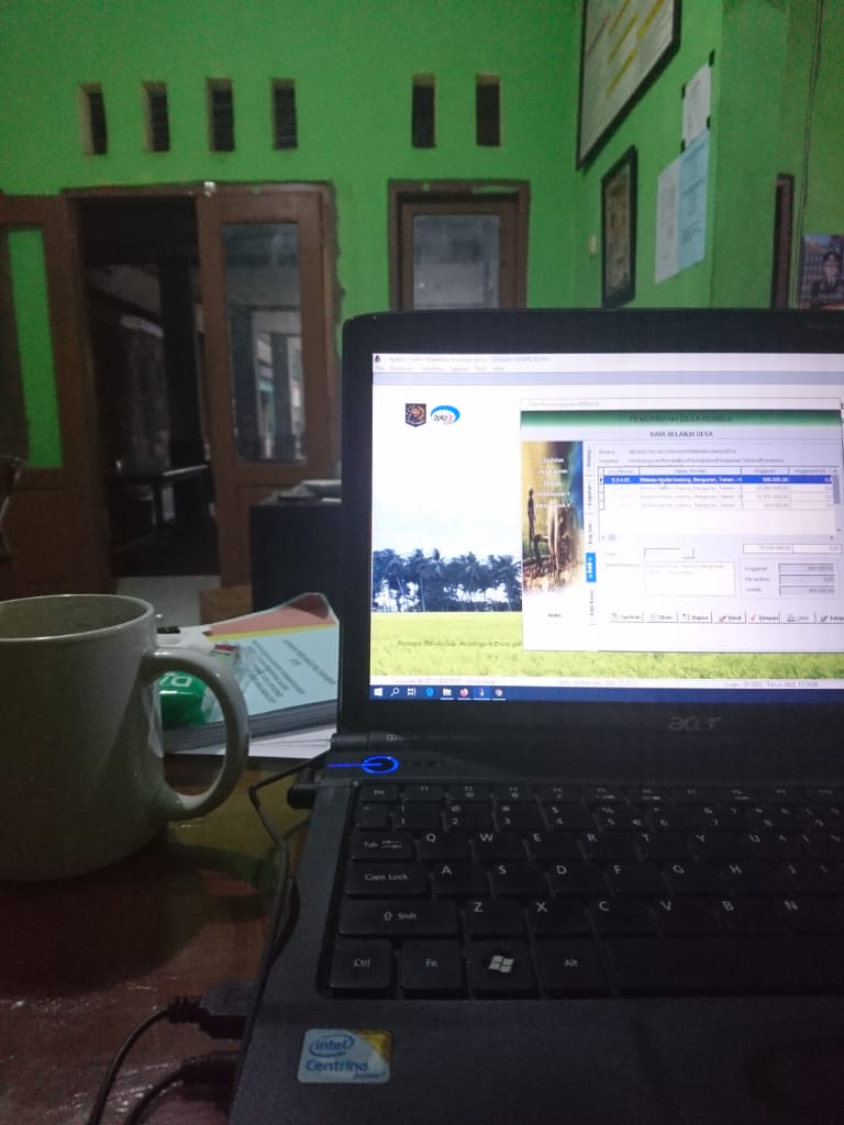 DesaRembul's tweet photo. Operator Siskeudes ning Desomu lembur Sampai Jam Berapa Lurr?
Masmin Lagi Kejar Target Kyeh Men Dina Senen Bisa di Posting 😁
@dinpermasdespml 
#AnakDesa
#DesaPintar https://t.co/dGBdeBv2nN