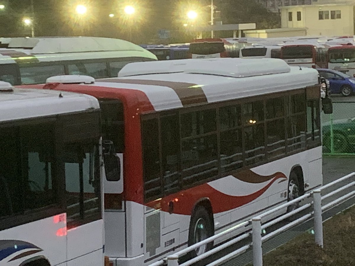Syuu 京王自動車96号車 ナンバー切られました お疲れ様 V8エンジン搭載車でより新しい年式の車両が落ちた中運行してましたが ここ最近は運用も無く流石に経年のようです でその前にいるkeioロゴも付いてない新車が恐らく代替車と思われます Syuu 京王自動車96号車 ナンバー切られました お疲れ様 V8エンジン搭載車でより新しい年式の車両が落ちた中運行してましたが ここ最近は運用も無く流石に経年のようです でその前にいるkeioロゴも付いてない新車が恐らく代替車と思われます