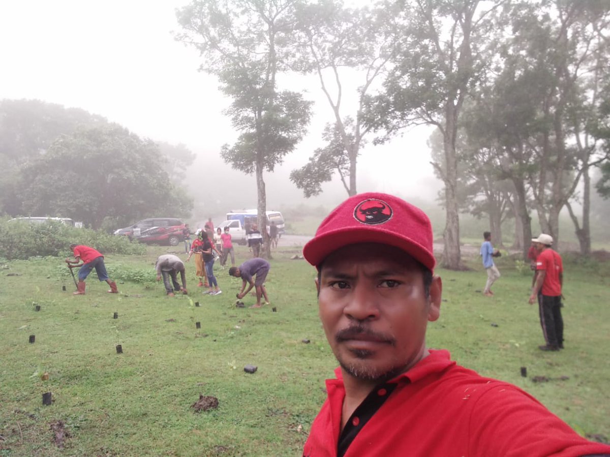 DpcTtu's tweet photo. Penanaman anakan pohon sebanyak 750 pohon pada sumber mata air di desa Taekas kabupaten TTU, dalam rangka HUT Ibu ketua Umum DPP PDI Perjuangan #megawatisoekarnoputri 
#PDIPerjuangan #pdipcintaibumi #fresh4ttubersinar https://t.co/bYcDEzJEWu