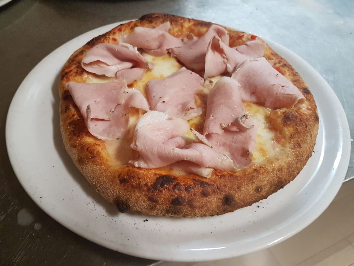 agrivultaggio's tweet photo. Le #pizze gourmet di questa sera nel menù di #Carnevale: 
 Rianata, araba, 4 formaggi siciliani, Romana nostra, Nebrodina
 menù 👉https://t.co/kYDIvrt63k
 Ultimi posti per questa sera!
 ☎️ 0923864261 #slowfood #agriturismovultaggio #agriturismotrapani #carnevale2020 https://t.co/tD2O2COnRa