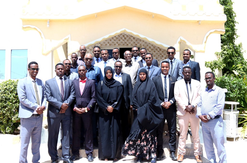 Nation_SL's tweet photo. Madaxweynaha Jamhuuriyadda Somaliland Oo Kulan La Qaatay Hoggaanka Dalladda Dhallinyarada Somaliland Ee SONYO https://t.co/KrK97fjzbV https://t.co/qFzO4pODVv