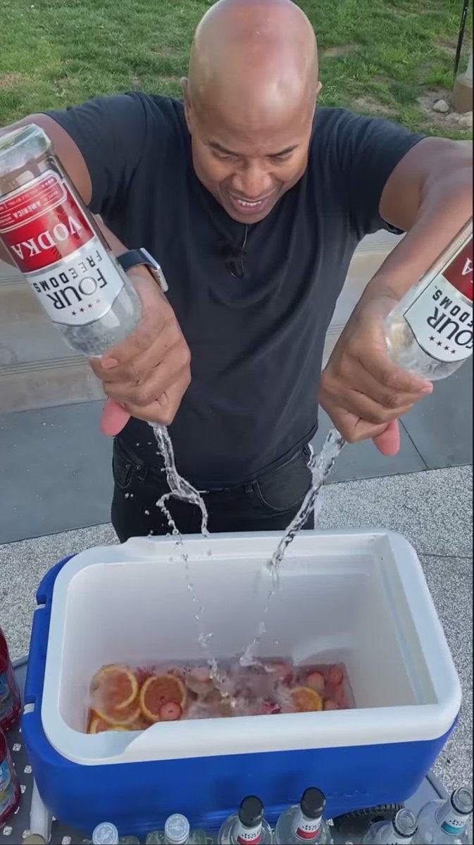 1691Htz's tweet image. Braa yo o dira bjwala jwa mathata... O nna hela a ntswisa pelo #TipsyBartender