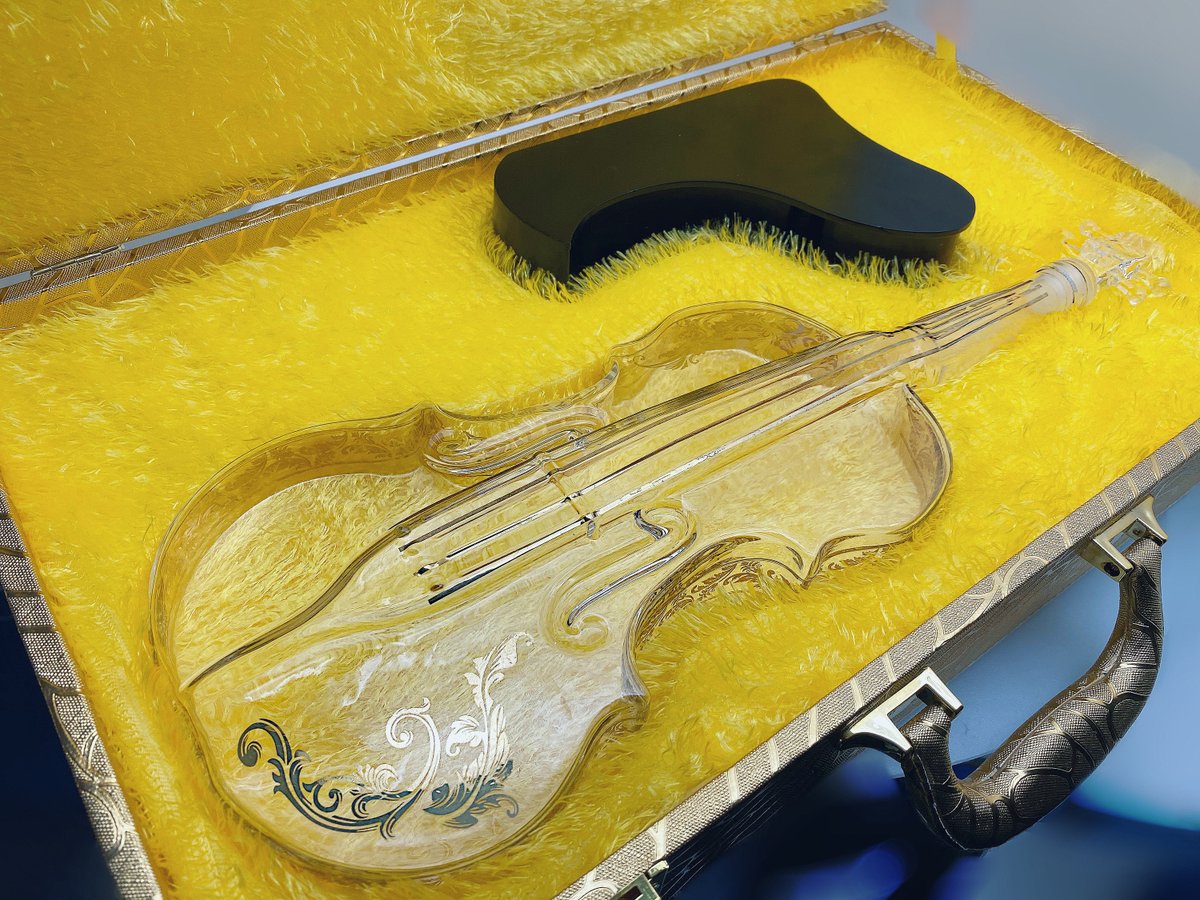shark_wine's tweet photo. The Glass Violin Decanter from Glass House Glassware - Home of The Shark Wine Glass #sharkwineglass #stemlesssharkwineglass #sharkwineglasses #violin #violindecanter #violin https://t.co/tnFAFwn59T