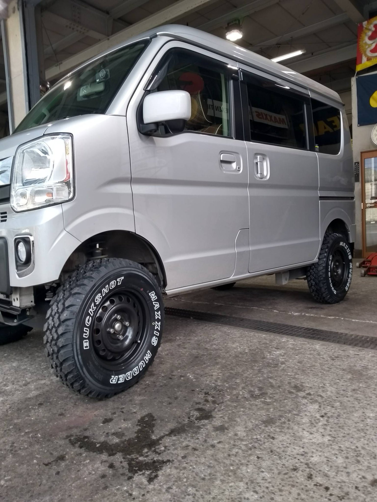 相広タイヤ商会 タイヤガーデン川越 エブリーにマキシス バックショット 195r14を装着いたしました ボディー4インチリフトアップ こだわりの黒鉄ホイール ホワイトレター タイヤガーデン マキシス エブリー リフトアップ ホワイトレター 軽自動車 相広タイヤ商会 タイヤガーデン川越 エブリーにマキシス バックショット 195r14を装着いたしました ボディー4インチリフトアップ こだわりの黒鉄ホイール ホワイトレター タイヤガーデン マキシス エブリー リフトアップ ホワイトレター 軽自動車