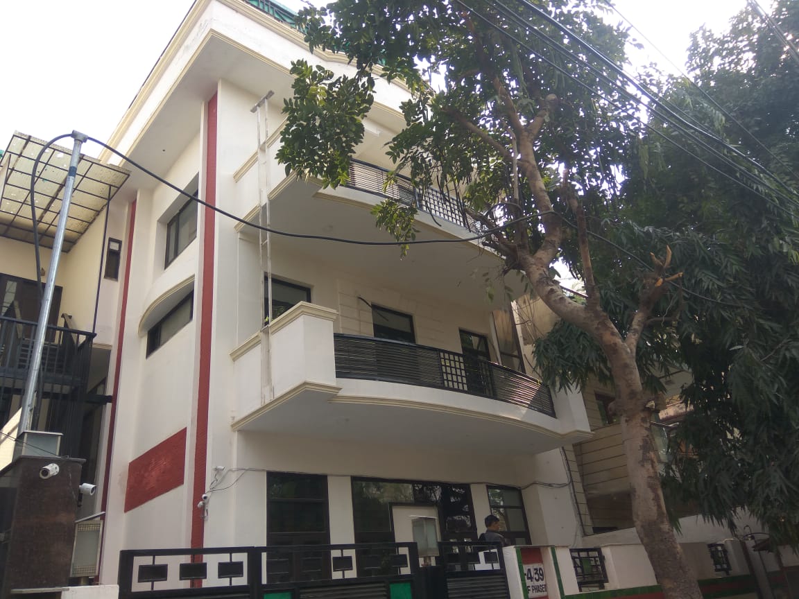 SecondecasaH's tweet photo. Luxurious living space available for rent in DLF phase2 - M block - Near DLF Square for Girls 
Premium rooms available in fully furnished 4bhk,
Available on single /double occupancy.
Contact us at 9958486683

#livingspace #rentalspace #rentalproperty #propertyforrent #secondecasa https://t.co/SERhby6hkw