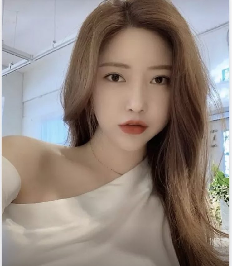 make_boyfriends's tweet photo. 24歳　韓国の巨乳

#LINE 欲しい人はフォロー&amp;RT

#エロ
#やれる
#外国人と繋がりたい 
#韓国
#風俗
#出会い
#裏アカ男子と繋がりたい https://t.co/XEamZcca8J