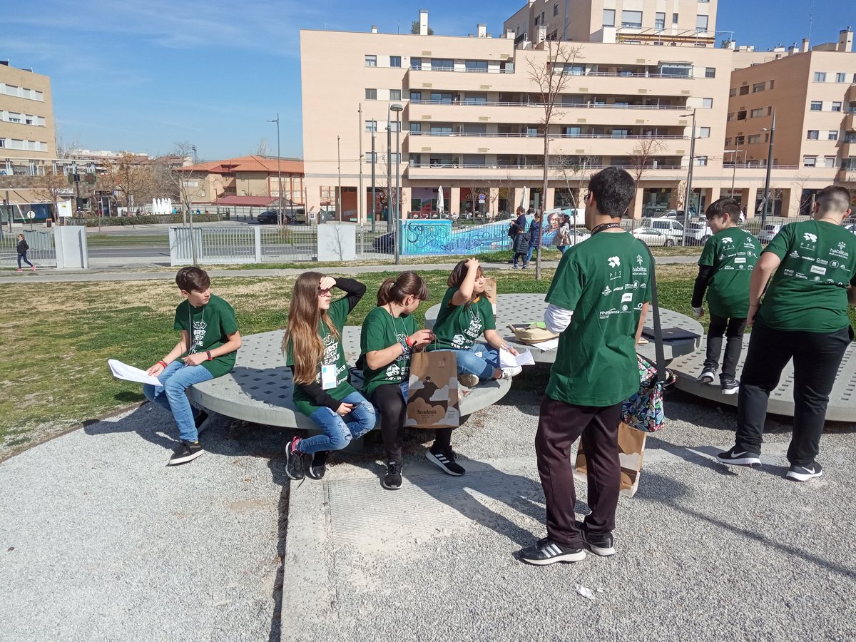 ten_NICOS's tweet photo. Terminadas las tres tandas del juego del robot, nos preparamos para entrar a nuestra exposición en #FLLGranada #FLLSpain #morethanrobots https://t.co/Yrg2TwrwHO