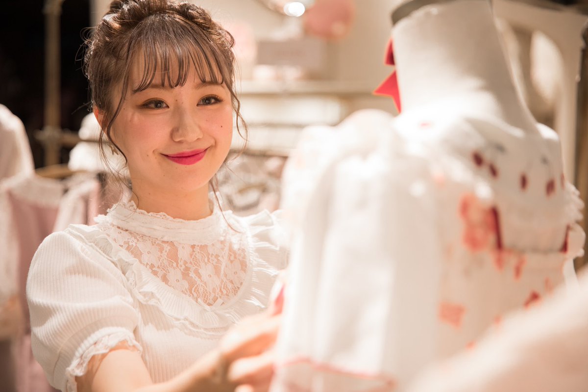 uno6x6's tweet photo. 通販サイトでお洋服が買える時代
今後、より簡潔に、接客自体を
必要としない時代になったとしても

LIZ LISAは女の子の一番の味方で
いい理解者で、お出かけの際に
" このお洋服に出会えてよかった "
そう感じていただけるように🙏

お客様に寄り添い楽しんで貰える
そんな渋谷109店であり続けたい❤️ https://t.co/lpWCPVpGL1