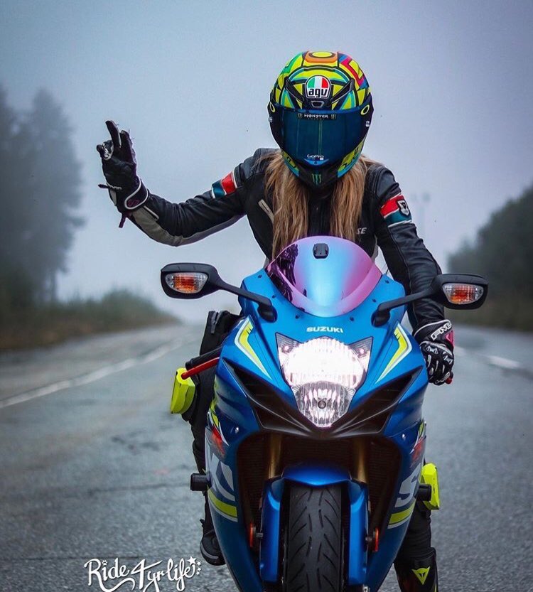 Motardes on X: Bon week-end #moto ✌️  / X