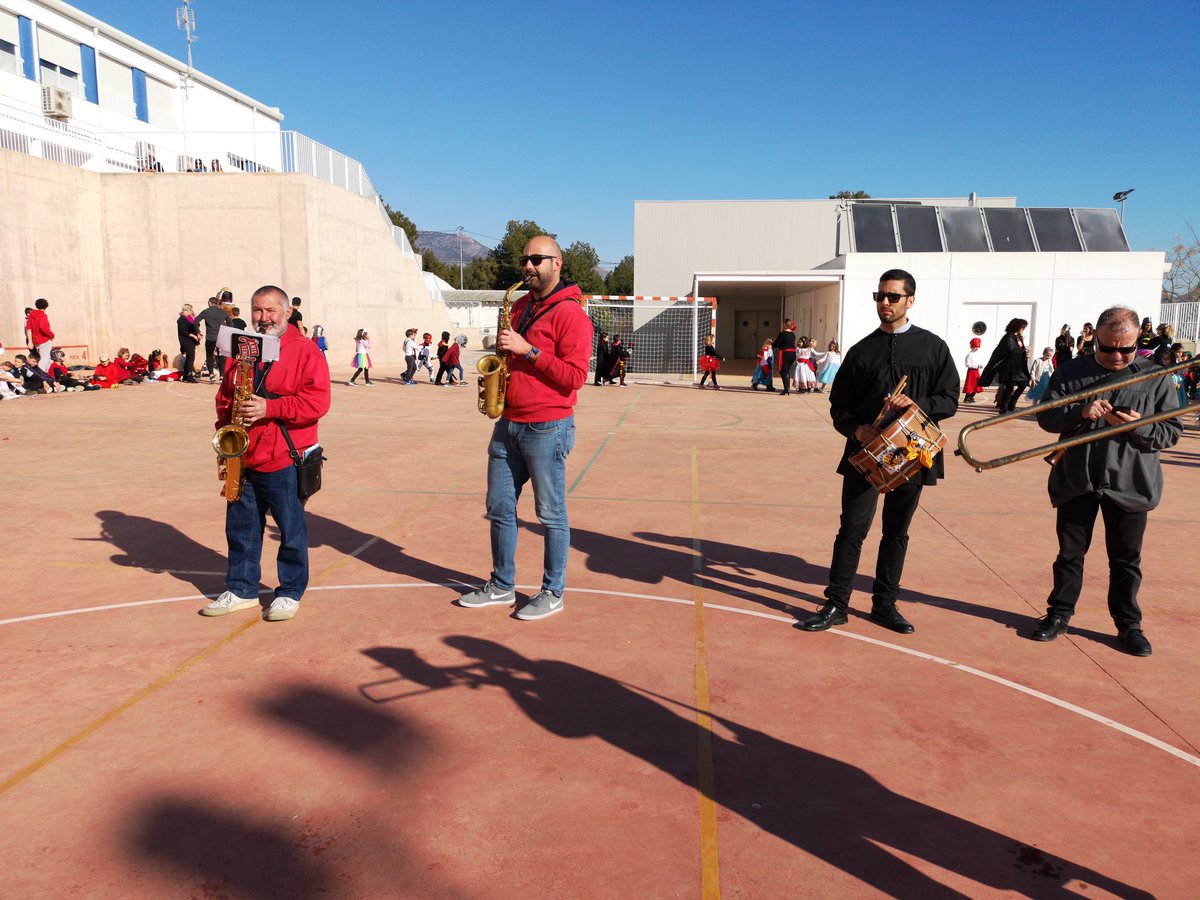 BIP_AM's tweet image. Como pasa el tiempo, este año se cumplen 8 años del nacimiento de #LaBIP 🎂🎶
👉 Arranquem #BIPersTour2020 fent ballar als més petits en la festa de carnestoltes del cole Muixara de @LaNuciaES i aquesta nit viatgem ✈️ fins Catalunya al Carnaval de @ajuntamentvng #SomCaramel 🍬🍭