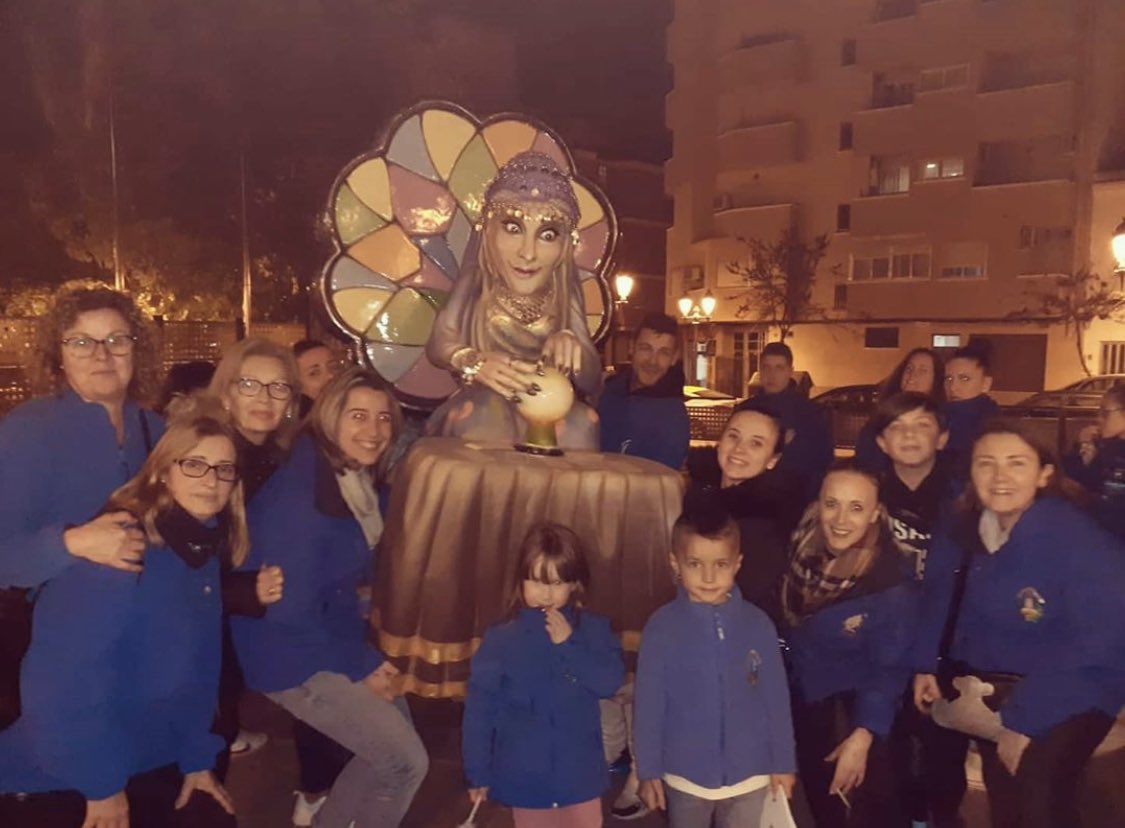 ColomdOr's tweet image. Nuestros ninots llegan a la exposición en la mejor compañía !!!