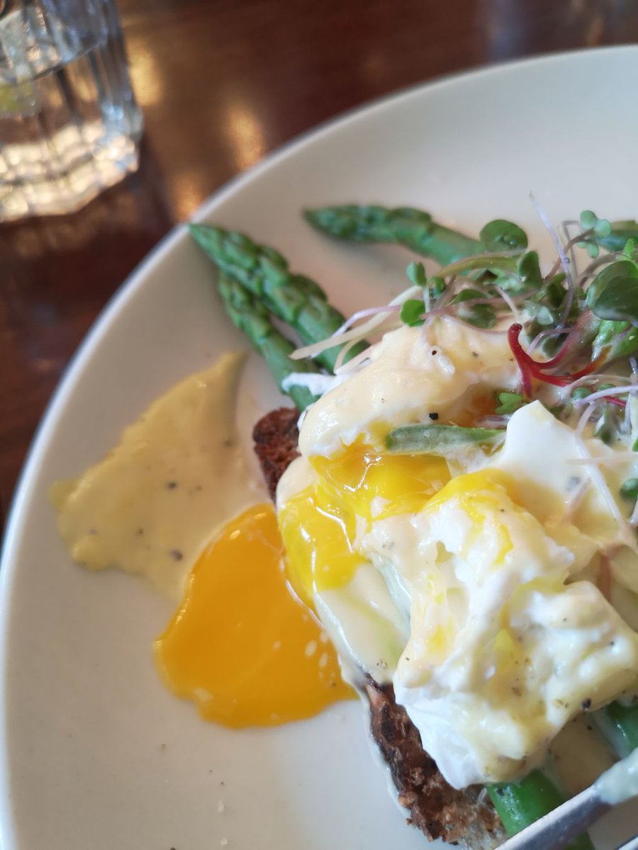 Boozy_Foodie's tweet photo. Tashas do #breakfast right, delicious asparagus Royale! As spotted some #spekboom love as well :) #PerfectPoach #breakfaststop #Tashas #Nicolway #JoziPlaces @tashascafe https://t.co/1YvUvyhnTG