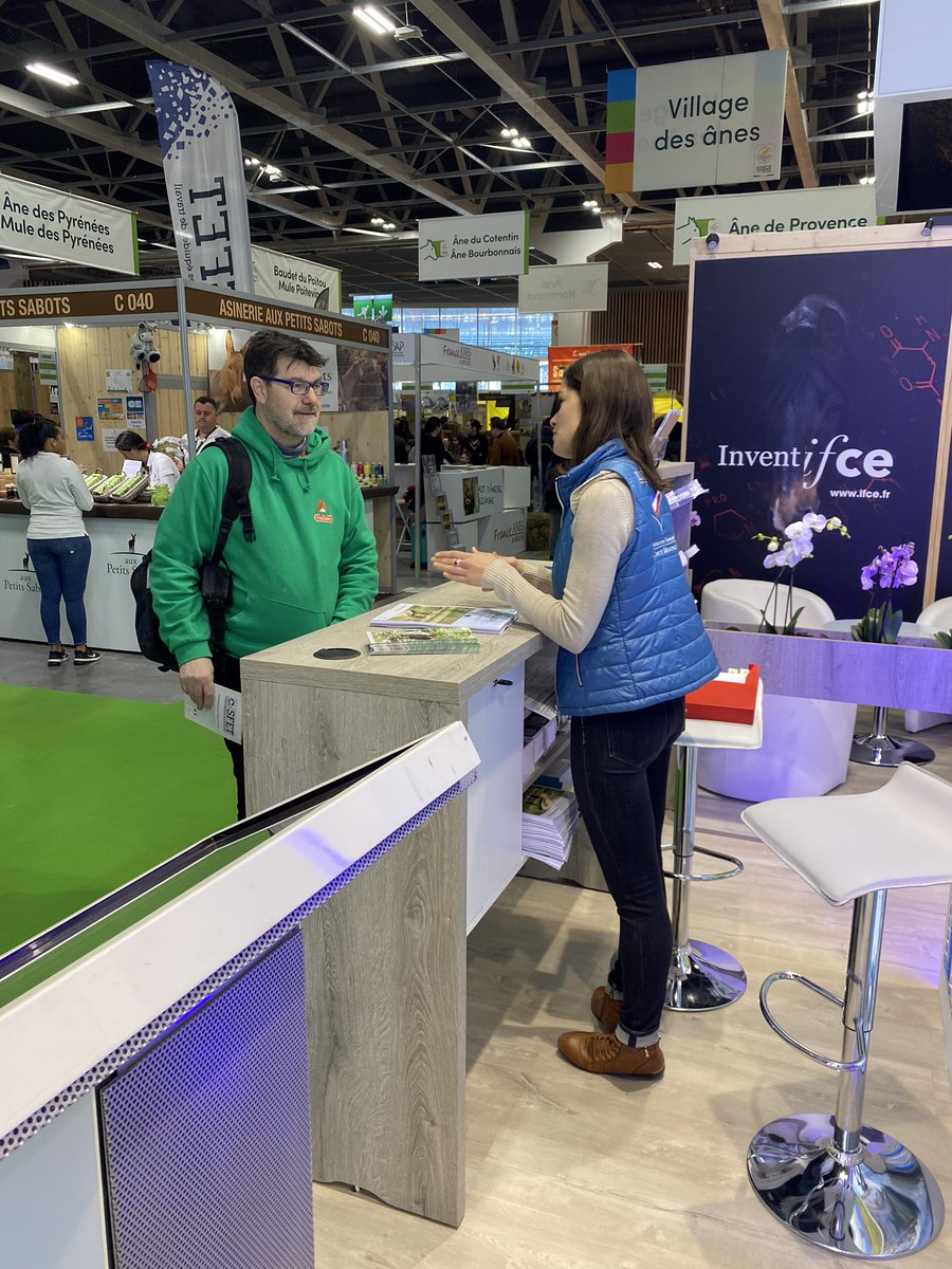 FFEquitation's tweet photo. Premier jour du @Salondelagri ! Rendez vous Hall6 stand B044 où les plus jeunes peuvent découvrir l’équitation sur le poney-club éphémère ! 
Les plus grands peuvent bénéficier de l’opération « Osez le cheval naturellement » qui propose des activités de pleine nature ! https://t.co/TgsJxpn2Pw