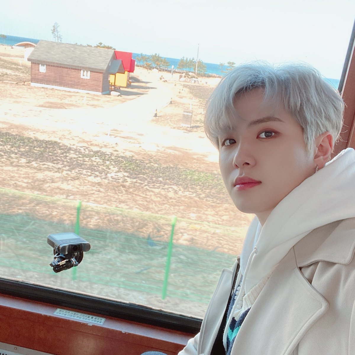 KDH_official's tweet photo. 2020년 2월 15일 
'D-NATION'에서 날아온 선물입니다❤️🖤

#김동한 #KIMDONGHAN #D_NATION https://t.co/L3kBKyasyq