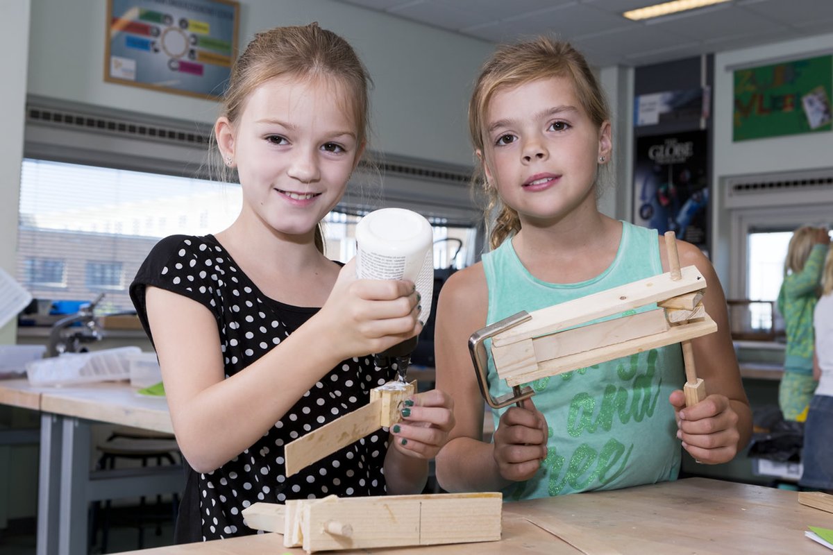 Hou jij ook van knutselen en ontwerpen, en ben jij tussen de 10 en 16 jaar? Wees creatief met hout op #TechniekTastbaar! Neem je vriendjes, vriendinnetjes, klasgenoten en buren mee! Vinden we alleen maar leuk. 20 maart in #Burgum van 12:00 tot 20:00 uur.