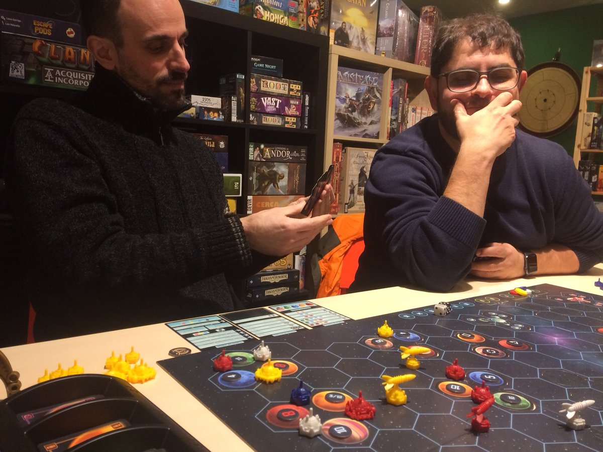 BCNLaMaquinaria's tweet photo. Ayer por la noche, durante nuestro "Punt de trobada", nos lo pasamos bomba con "Catan - Viajeros de las estrellas", de @DevirIberia. ¡De lo mejor que hemos jugado este año!
🚀🚀🚀🚀
#JuegosDeMesa #Boardgames #OcioAlternativo #TiempoLibre #AprenderAJugar #FelizSábado #FelizFinde https://t.co/r0wtx1xrsi