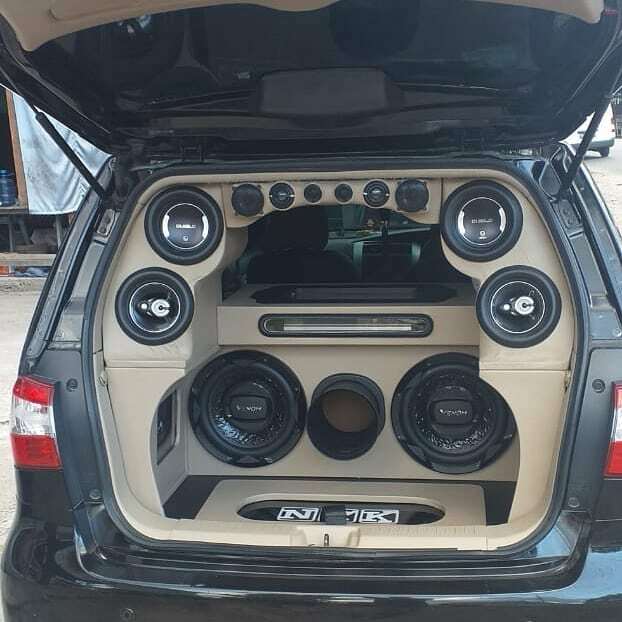 Livina dari Padang dekorasi full audio system yang dipercayakan kepada @otozone_padang