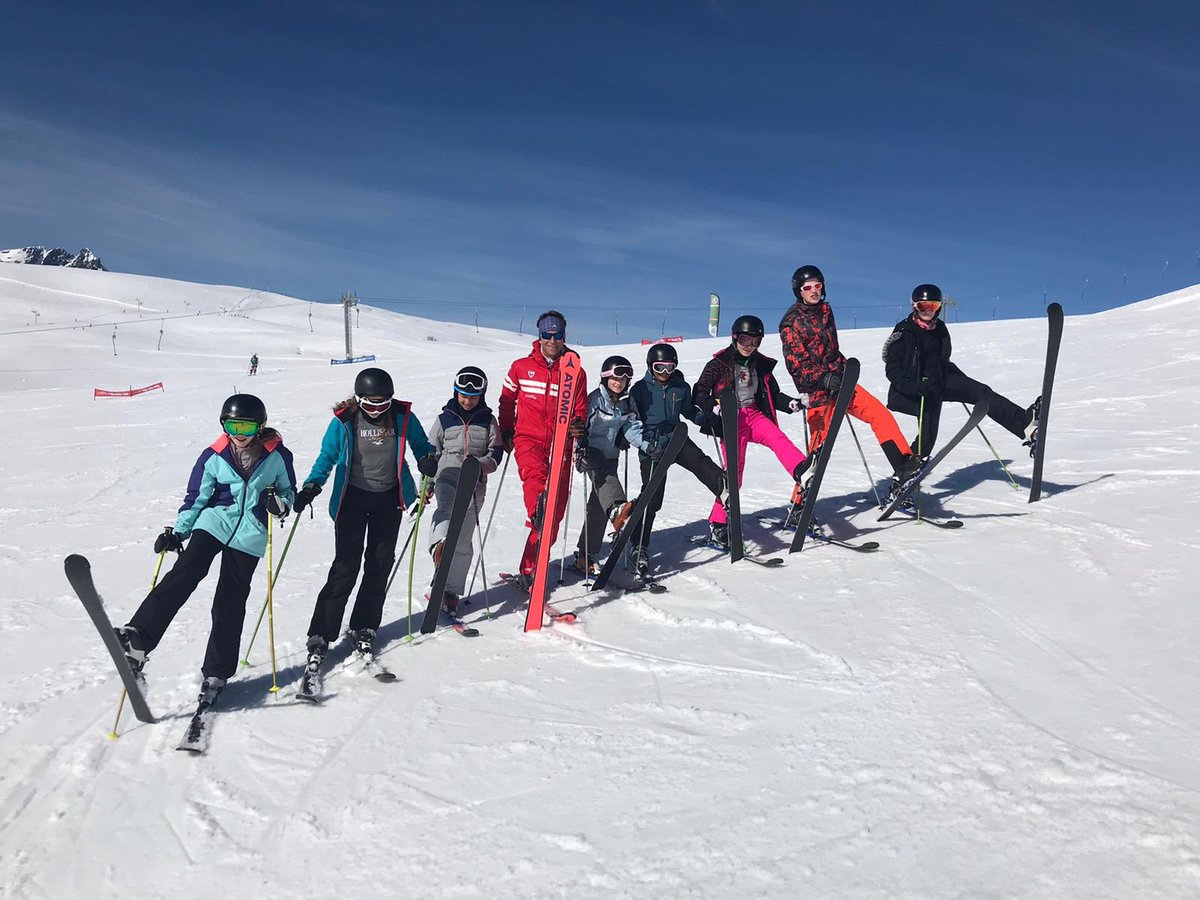 MissLGCole's tweet photo. Ski groups on the final day with their instructors. The end of a great week skiing! @LatymerUpper #skitrip2020 https://t.co/tGvxCXLzUV