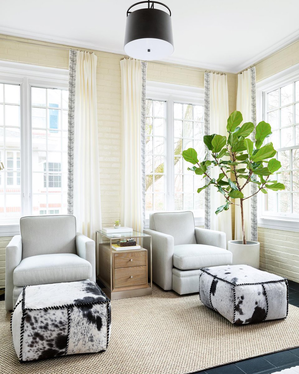 suryasocial's tweet photo. When natural meets neutral. Leslie Cotter Interiors has perfectly styled this living room with the Neravan rug and Ranger Pouf.
Rug: NER-1000, Cream/Taupe
Pouf: RRPF-001, Black/Gray
#suryaspaces https://t.co/OVSgyLSPiU