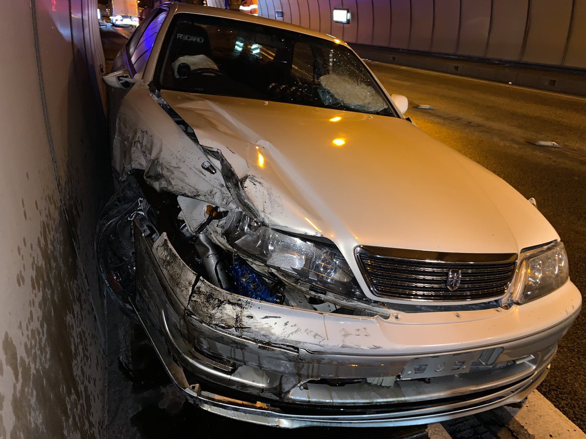 まつぼっくり 自分のフラッグシップ機が逝ってしまいました 享年23歳 運転してた自分は怪我なく無事です マークiiツアラーv 100系 前期 後期テール 突然トンネルの中でリア滑った 単独事故 まつぼっくり 自分のフラッグシップ機が逝ってしまいました 享年23歳 運転してた自分は怪我なく無事です マークiiツアラーv 100系 前期 後期テール 突然トンネルの中でリア滑った 単独事故