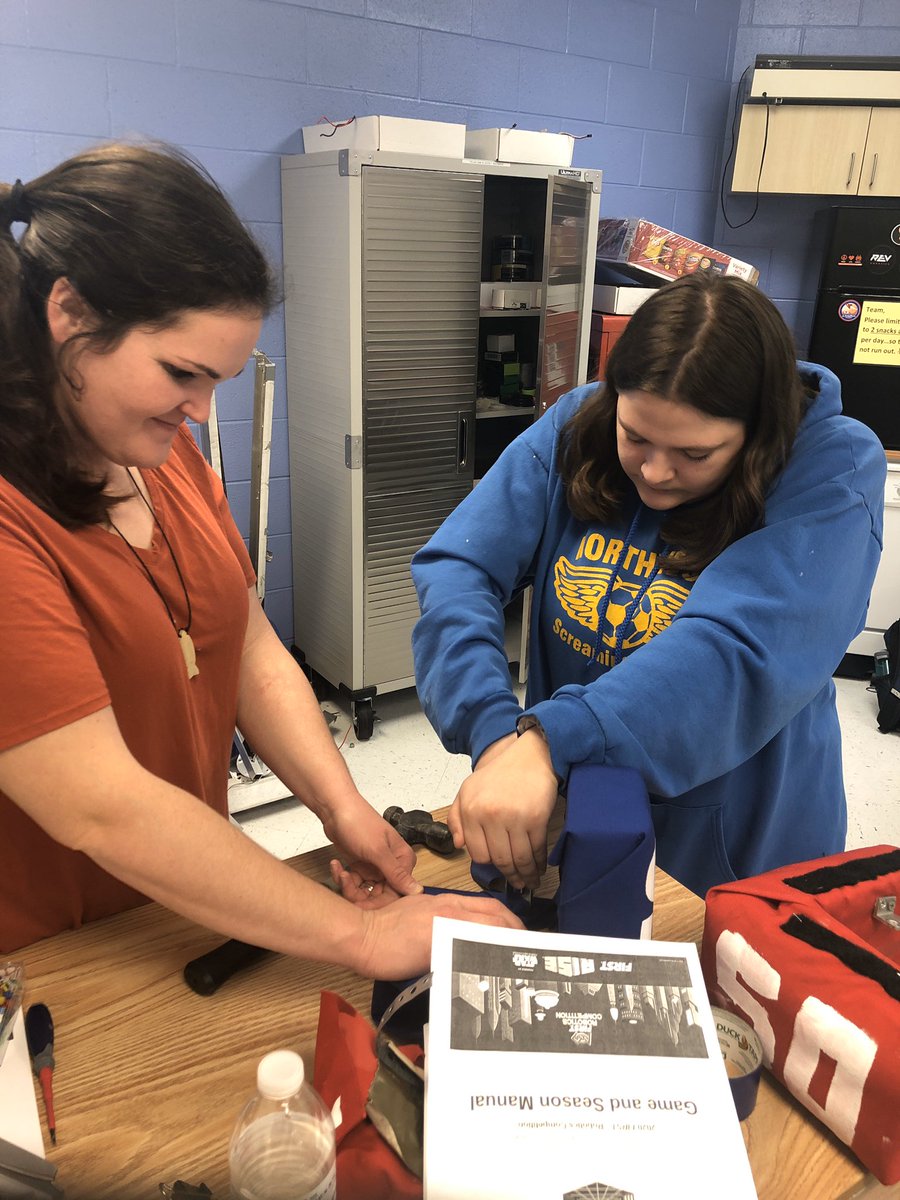 aynorrobotics's tweet image. Fun, fellowship, and FIRST.❤️
#FIRSTlikeagirl #ahsrobotics #team5063 #morethanarobot