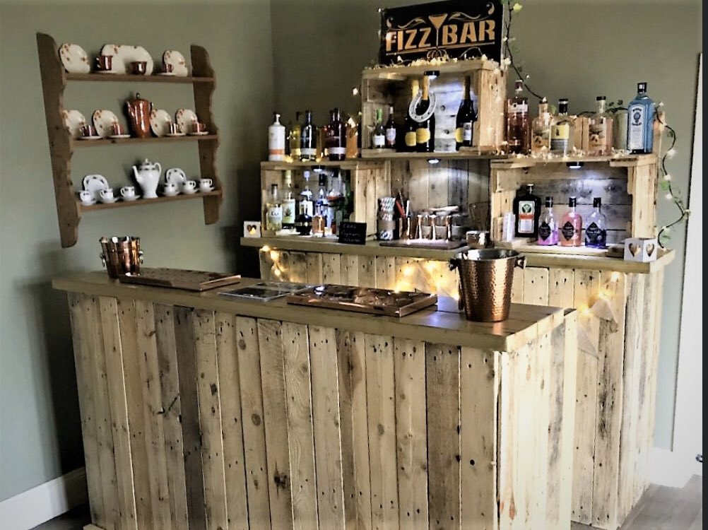 EventBoxLincs's tweet image. We are set up today with our pop up bar for a wedding at the Elm Tree Hundleby, we still have some dates available for this year with either our pop up bar or vintage horse box bar #skegness #lincolnshire #fizz #gin #wedding #event