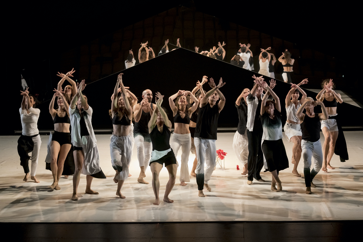 La compañía Ananda Dansa se despide de los escenarios con "Âtman, el comiat" en los Teatros de bit.ly/3a1gfFD #danza #madrid #despedida #RosángelesValls #Âtmanelcomiat <a href="/AnandaDansa/">Ananda Dansa</a> <a href="/DanzaCanal/">Centro Coreográfico Canal</a> <a href="/CulturaCMadrid/">Cultura▪️Comunidad de Madrid</a> <a href="/TeatrosCanal/">Teatros del Canal ▪️ Comunidad de Madrid</a>