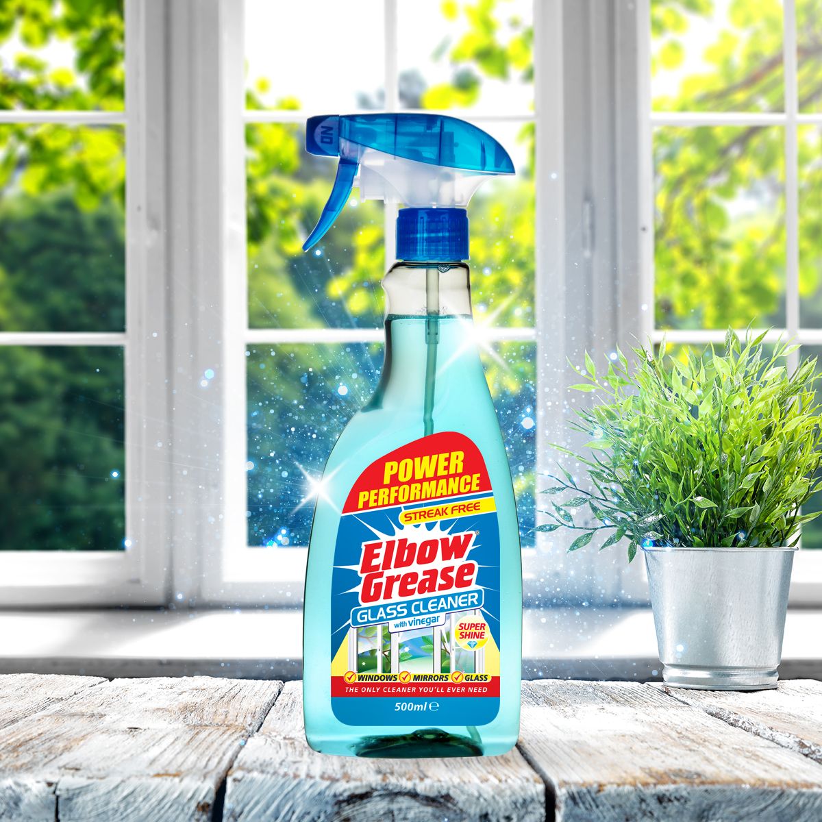 Our glass cleaner will get your windows sparkling in no time. Why settle for less? ✨ ✨ ✨