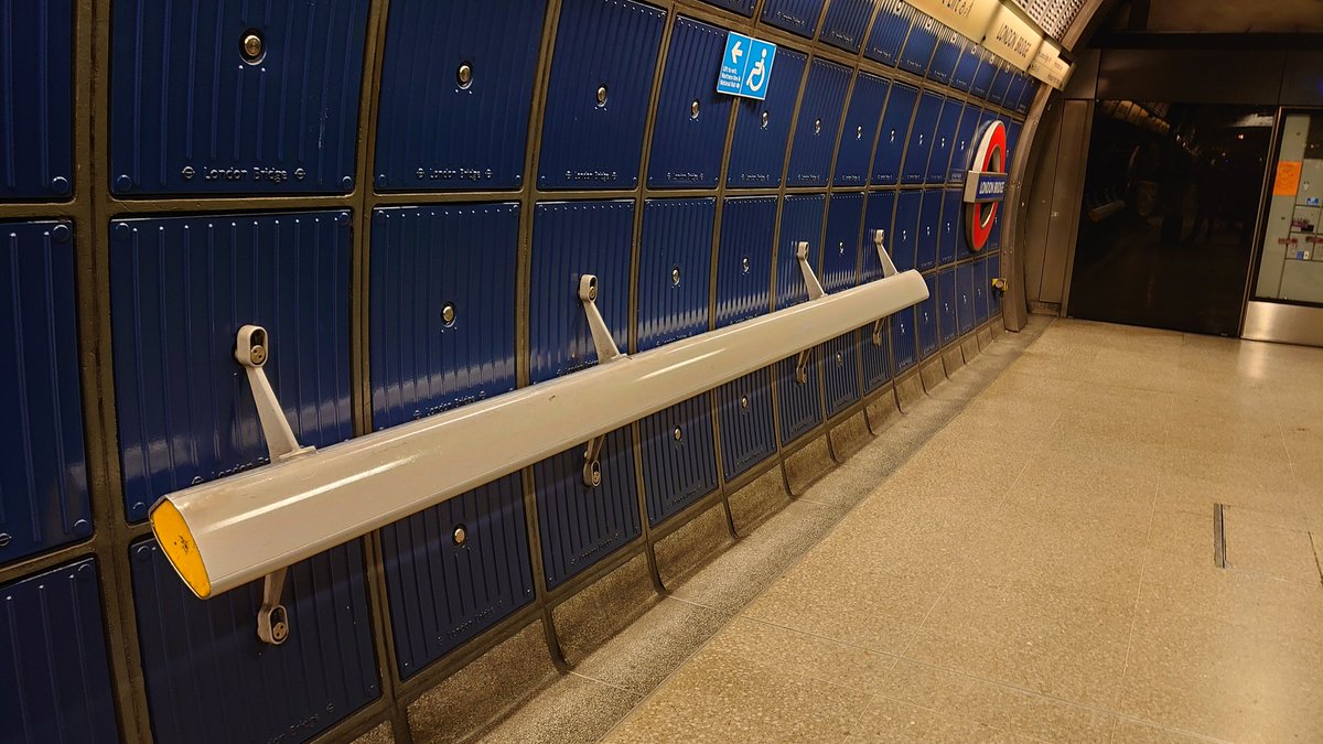 GarLarPe's tweet image. Has it really come to this? What about the children, the elderly, the disabled, the vertically challenged? #HostileArchitecture