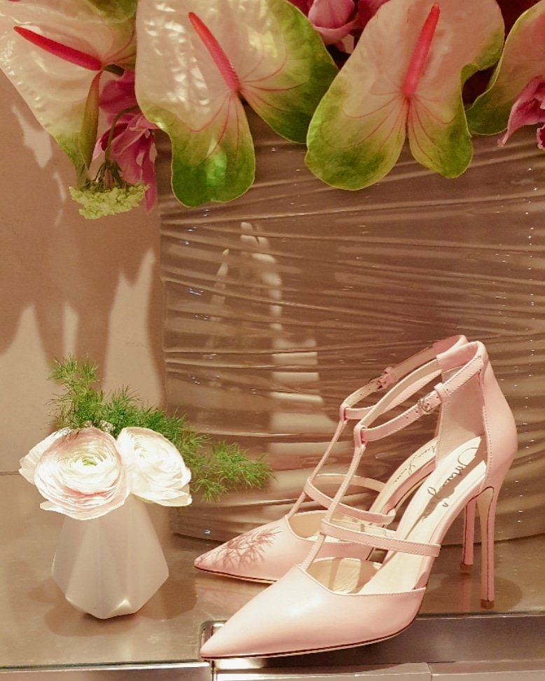 🌸 Welcome spring with #JohCouture Pink Orchid shoes.
 Come and discover the collection at Mandarin Oriental, Paris 🌸

#johanyvon
#johcouture
#MandarinOrientalParis
#makeparisyours
#ImAfan
#couture
#shoes
#woman
#fashion
#handcrafted 
#ELEGANCE