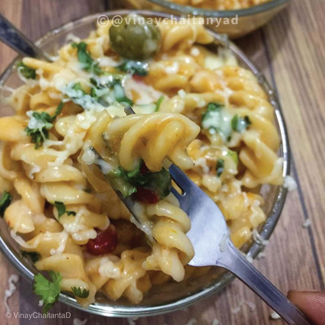 #ChildFriendlyPasta made by the very talented @vinaychaitanyad founder & recipe developer @thedigitalechef
Ingredients used: 
Fusilli 
Unsalted Butter & Mozarella Cheese for garnish 
@neofoodsindia Paprika 
Green Olives 
Chopped Coriander for Garnish Sauce 
2 Big Tomatoes 🍅