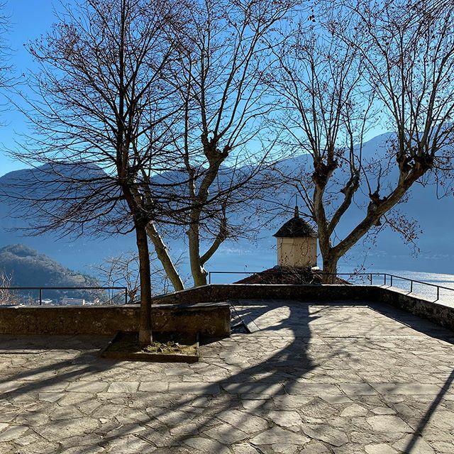 Dopo una passeggiata lungo il Sacro Monte di Ossuccio ci godiamo la splendida vista dalla terrazza del Santuario della Beata Vergine del Soccorso e un meritato riposo⁠
⁠
After a walk along the Sacred Mount of Ossuccio we enjoy the splendid view from … ift.tt/37NXWlB