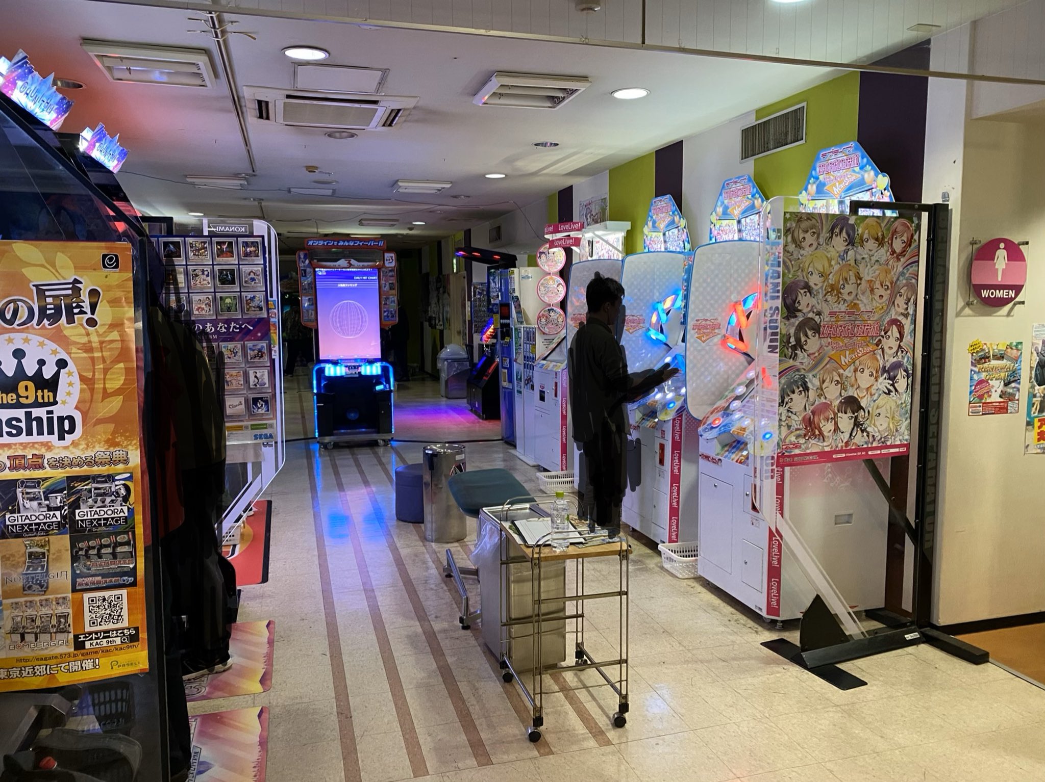 Ein Hander Pep魚町 福岡県 北九州市 小倉北区 Jr小倉駅 小倉城口 南口 より徒歩10分 M4fに設置 サテライト3台 待ち椅子があるが 喫煙コーナーにもなっており気になる方は注意 メンテナンスは内側モニタにホコリがあるが 概ね良好 Ein店舗行脚