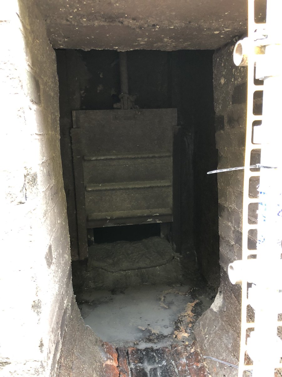 justpootlin's tweet photo. A different view of a lock #foxtonlocks #boatsthattweet https://t.co/eMsKAtKICO
