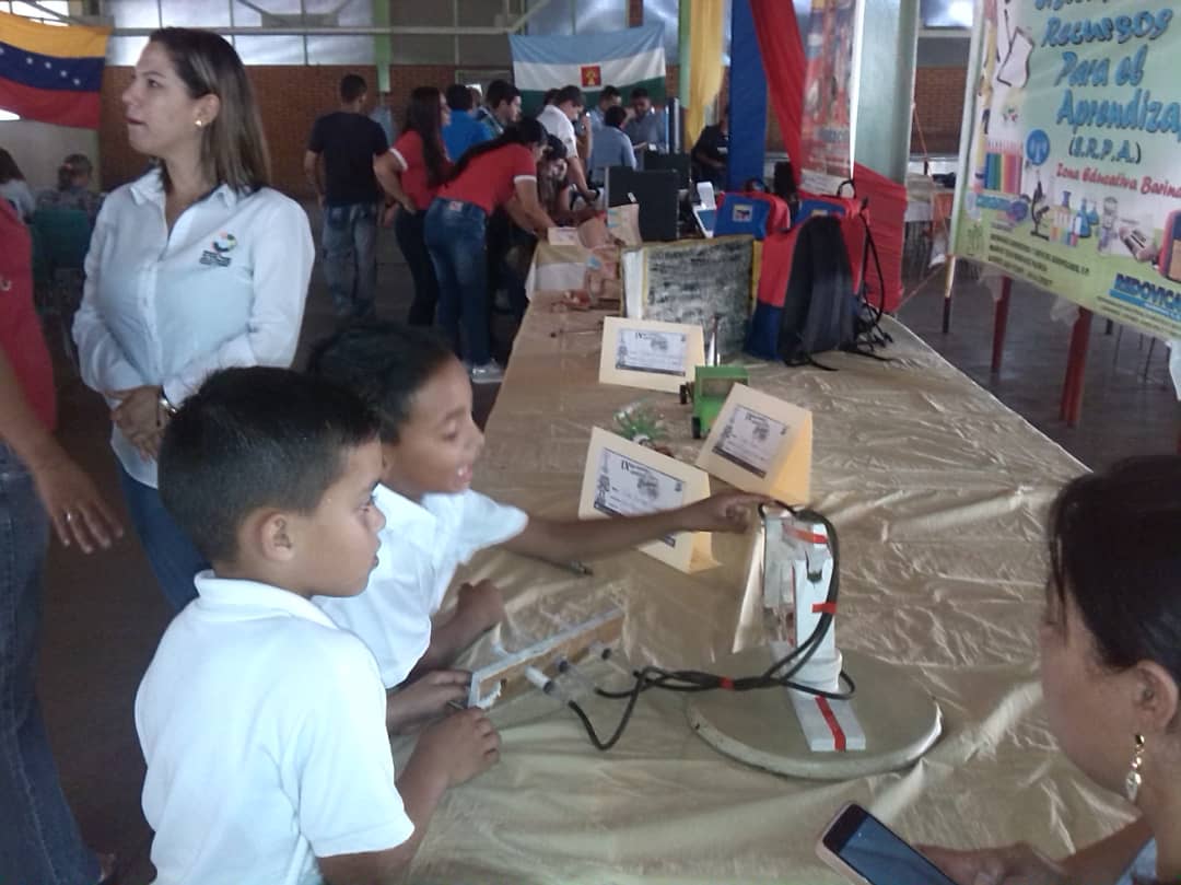 FundabitBnas's tweet photo. #20Febrero FUNDABIT Barinas organizo evento donde se presentaron estudiantes de diferentes planteles educativos del Estado Barinas quienes presentaron sus trabajos en los proyectos de Robótica y programación #SomosFundabit @FundabitOficial @vane_prieto @Mincyt_VE @psuvaristobulo https://t.co/A2wo6l9w3D