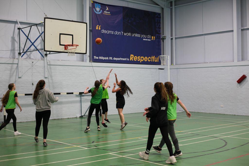 glasgowdevils's tweet photo. Great session with girls last night! We actively recruit for girls of age 14 and above to join on Friday nights 6.30 - 8.30pm at Hillpark Secondary. All levels welcome, no previous experience necessary! Feel free to get in touch for more information! #glasgowdevils #hornsup https://t.co/YtdnBAZqMC