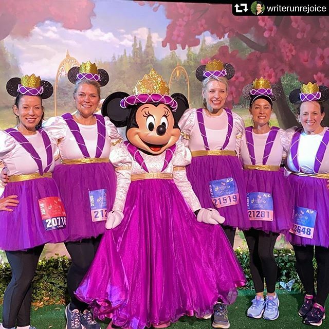 teamrundis's tweet photo. Disney royalty has joined runners as they get ready for this morning's Princess 10K! #TeamrunDisney #TrDRunningClub #runDisney #runDisneyLive
•

#repost @writerunrejoice
・・・
Royal Minnies Unite!! 💜💖💜 Best of luck, #PrincessHalf runners!
🌸
#rundis… https://t.co/LGqhtRD8Qt https://t.co/8syM7VJWd8