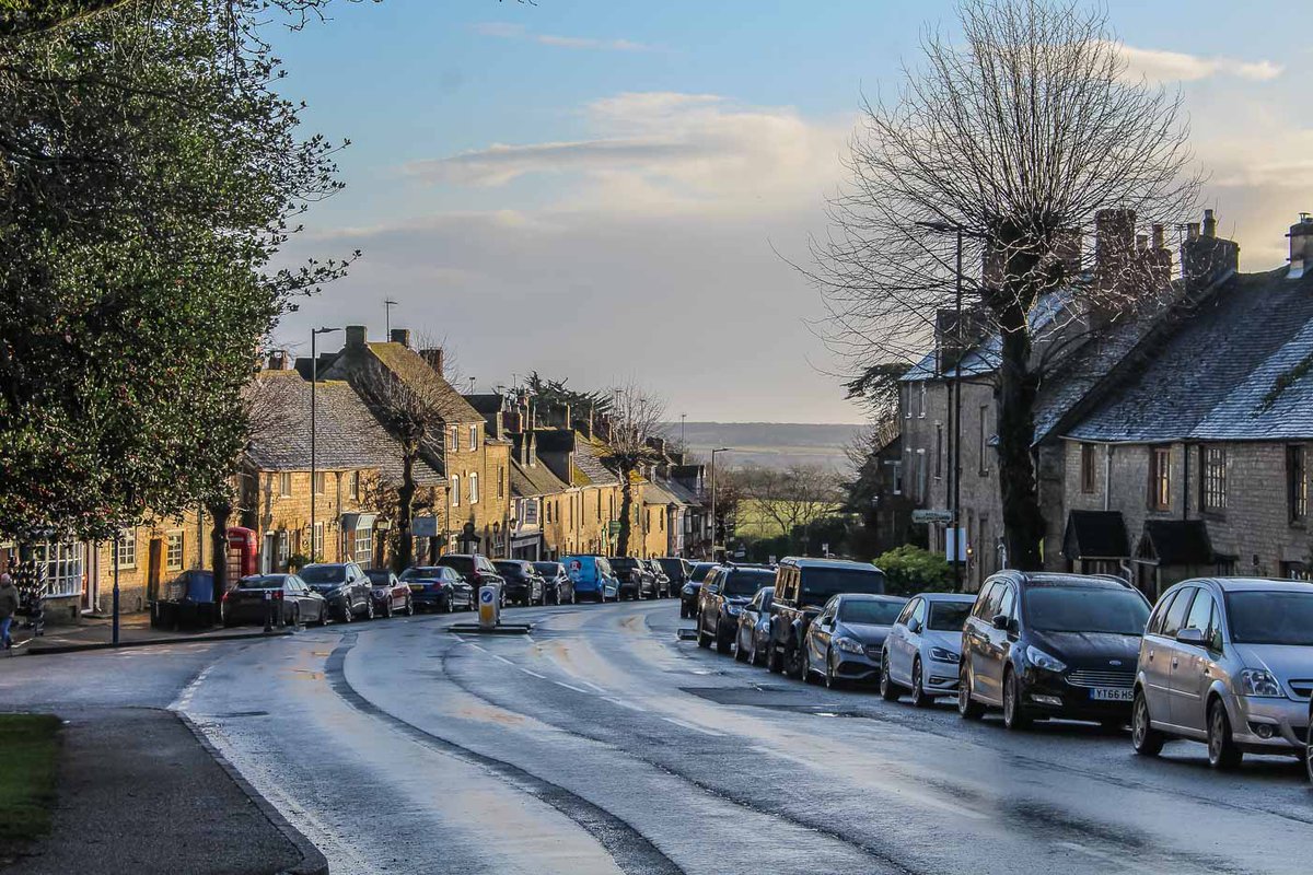 3 day itinerary for #northcotswolds
Explore the beautiful #britishvillages of Chipping Camden, Stow on Wolds, Bourton on Water
ilandedhere.com/north-cotswold…

#travelblogger #ilandedhere #travelphotography #SaturdayMotivation #slowlife #weekend #cotswolds