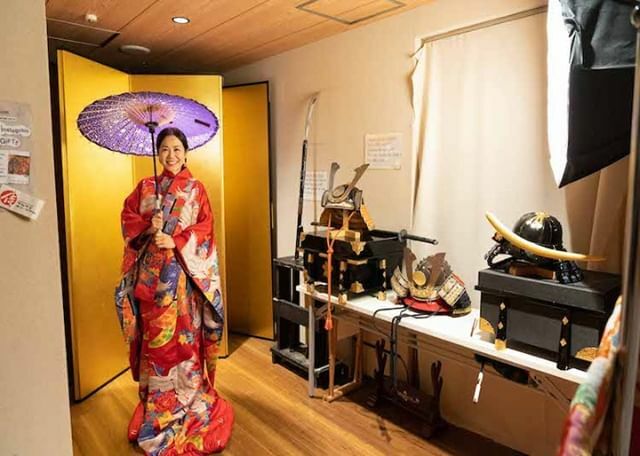 LIVEJAPANGuide's tweet photo. 🌃 Modern Japan or 👘 traditional Japan?
Find out more at https://t.co/giacd6sr5q 🔎 Old Tokyo Meets Modern
.
.
.
#modernvstraditional #tokyotokyo #traditionaljapan #japanesetraditions #kimono #japanesefashion #tokyotraditions #tokyoactivities #tokyoki… https://t.co/LP7ndIYpxu https://t.co/rn04MfXO6C