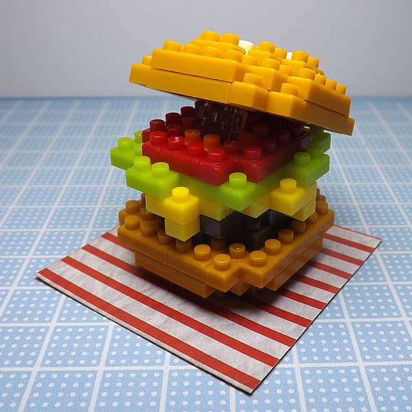 どらごん בטוויטר ハンバーガー No 42 たべもの 1 ゴマ付きバンズに トマト レタス チーズ ミートが挟まった なかなかデラックスなハンバーガーです 説明書には包み紙が印刷されているので 切り取って一緒に飾りましょう プチブロック ダイソー どらごん בטוויטר ハンバーガー No 42 たべもの 1 ゴマ付きバンズに トマト レタス チーズ ミートが挟まった なかなかデラックスなハンバーガーです 説明書には包み紙が印刷されているので 切り取って一緒に飾りましょう プチブロック ダイソー