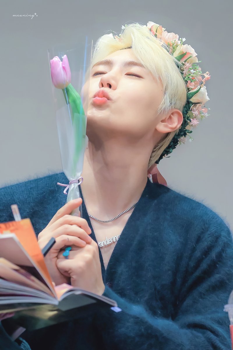 meaning_jy's tweet photo. 200207 상암 팬싸

😘🌷

#SF9 #재윤 #이재윤
#JAEYOON #ジェユン 
@SF9official https://t.co/L78qs2Mp8G