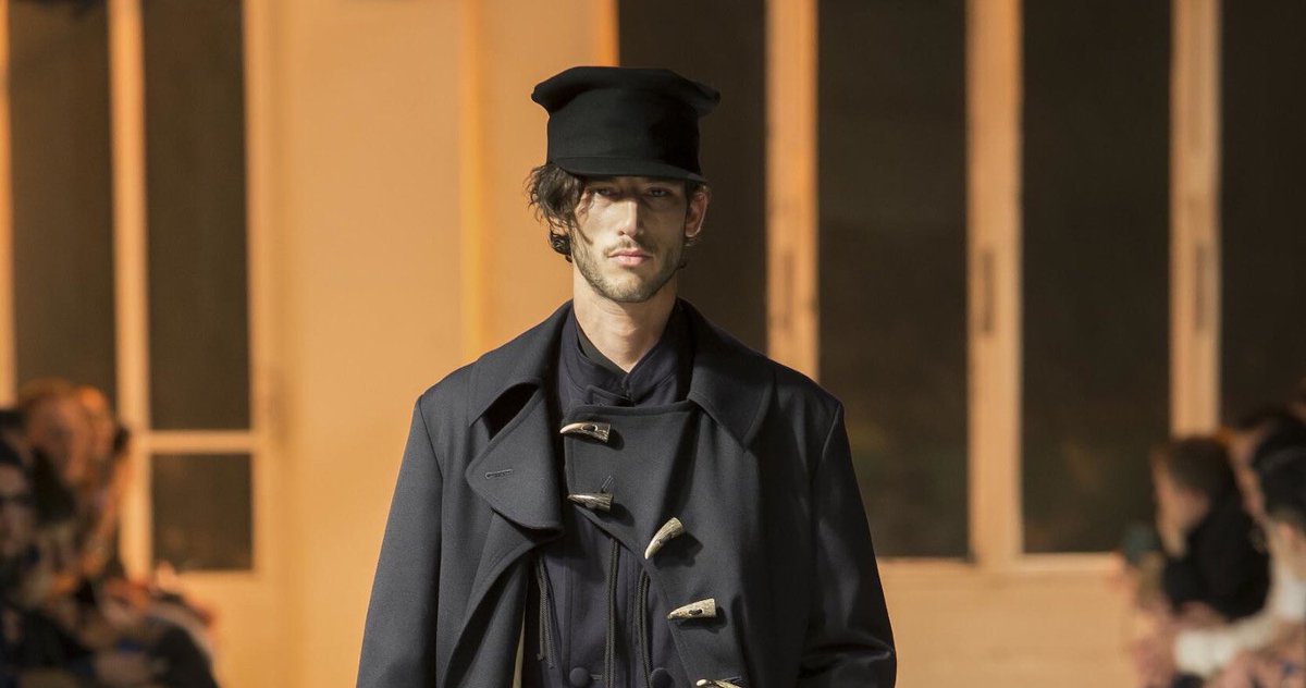 #YohjiYamamoto Fall Winter 2020 Men’s Collection #FW20 #PFW 
theskinnybeep.com/2020/02/yohji-…
